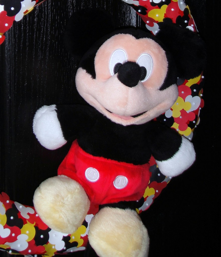 Mickey Mouse Birthday Party Wreath Tutorial