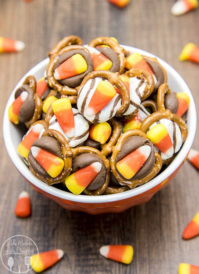 These candy corn pretzel treats are addictive! | 12 Terrific Halloween Treats