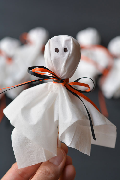 These lollypop ghosts from One Little Project are cute and so easy to make! | 12 Terrific Halloween Treats from The Uncoordinated Mommy