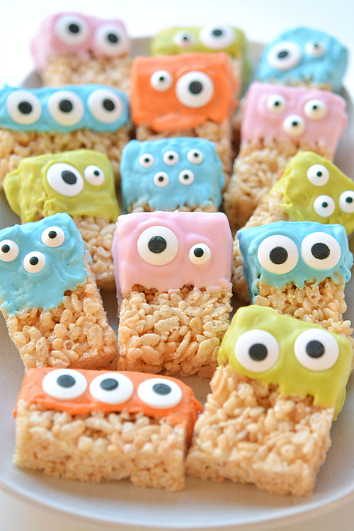These Rice Krispie Monster treats are stupid simple to create! | 12 Terrific Halloween Treats from The Uncoordinated Mommy