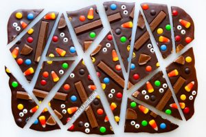 This bark is the perfect way to use up your Halloween candy! | 12 Terrific Halloween Treats from The Uncoordinated Mommy