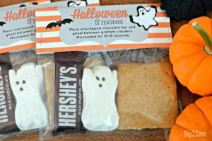This Halloween S'mores kit is perfect to wind down a party. | 12 Terrific Halloween Treats from The Uncoordinated Mommy